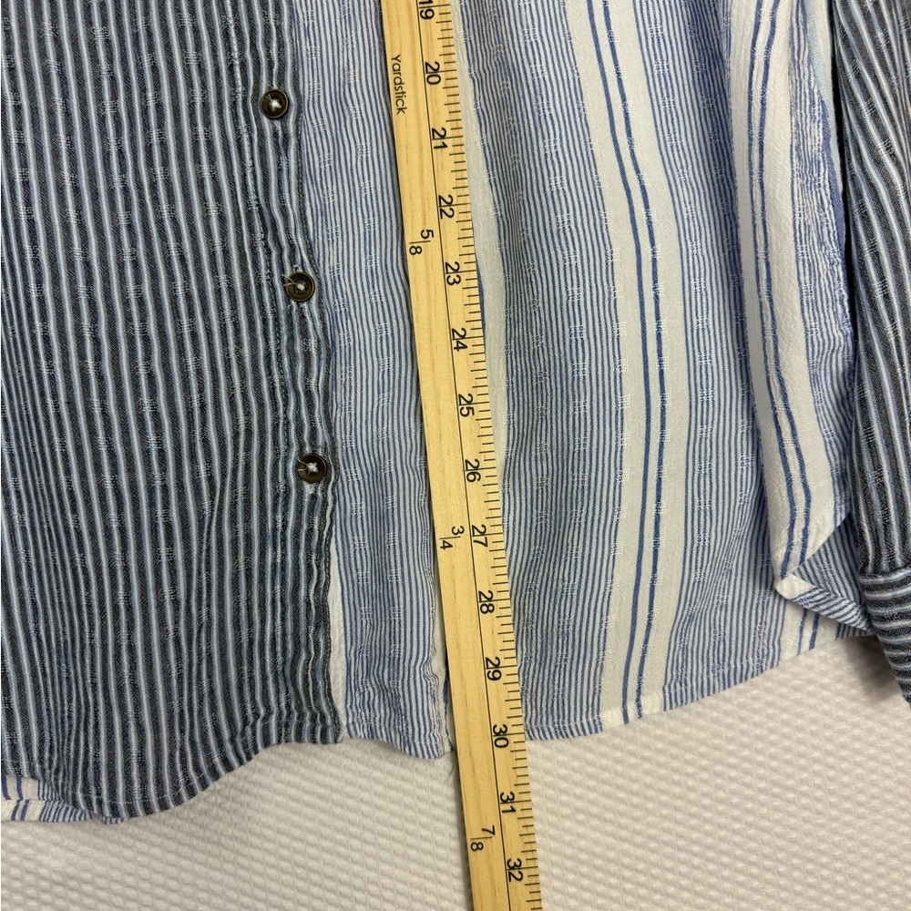 Angie Blue and White Casual Button Down Shirt Size Large - Picture 8 of 9